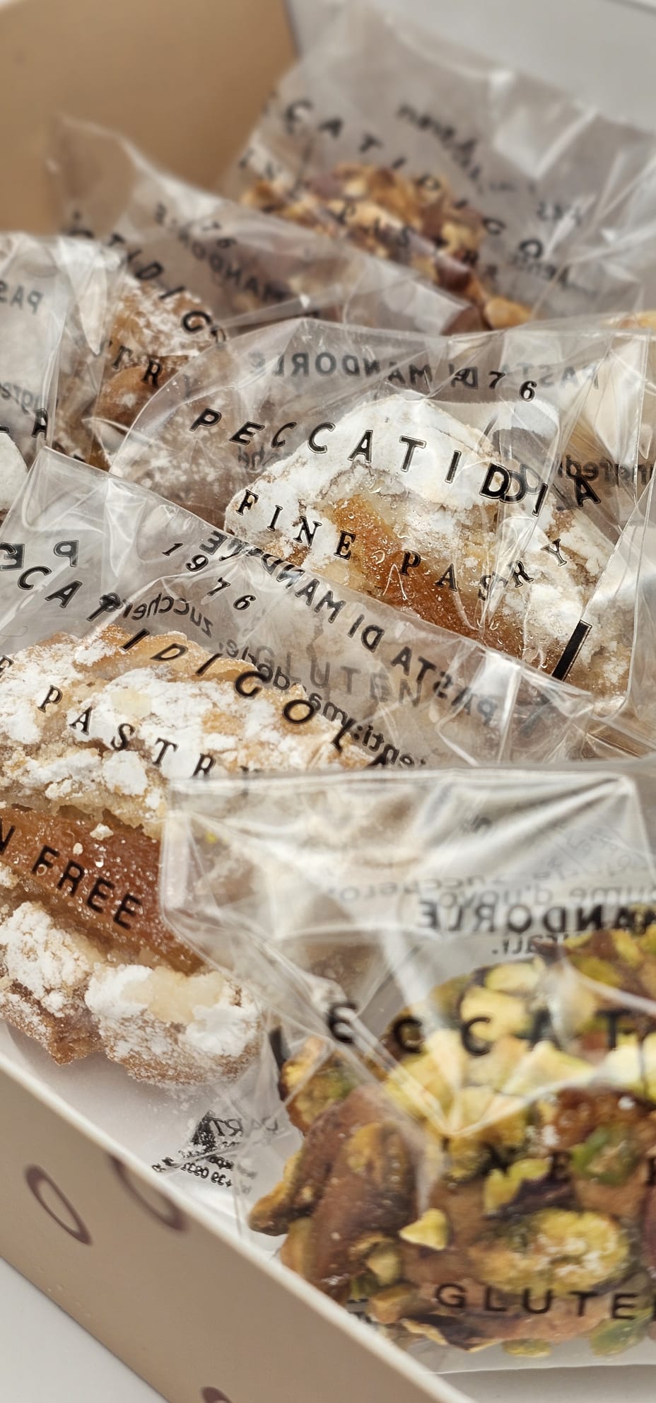 Cestino di mandorle al Cioccolato Fondente